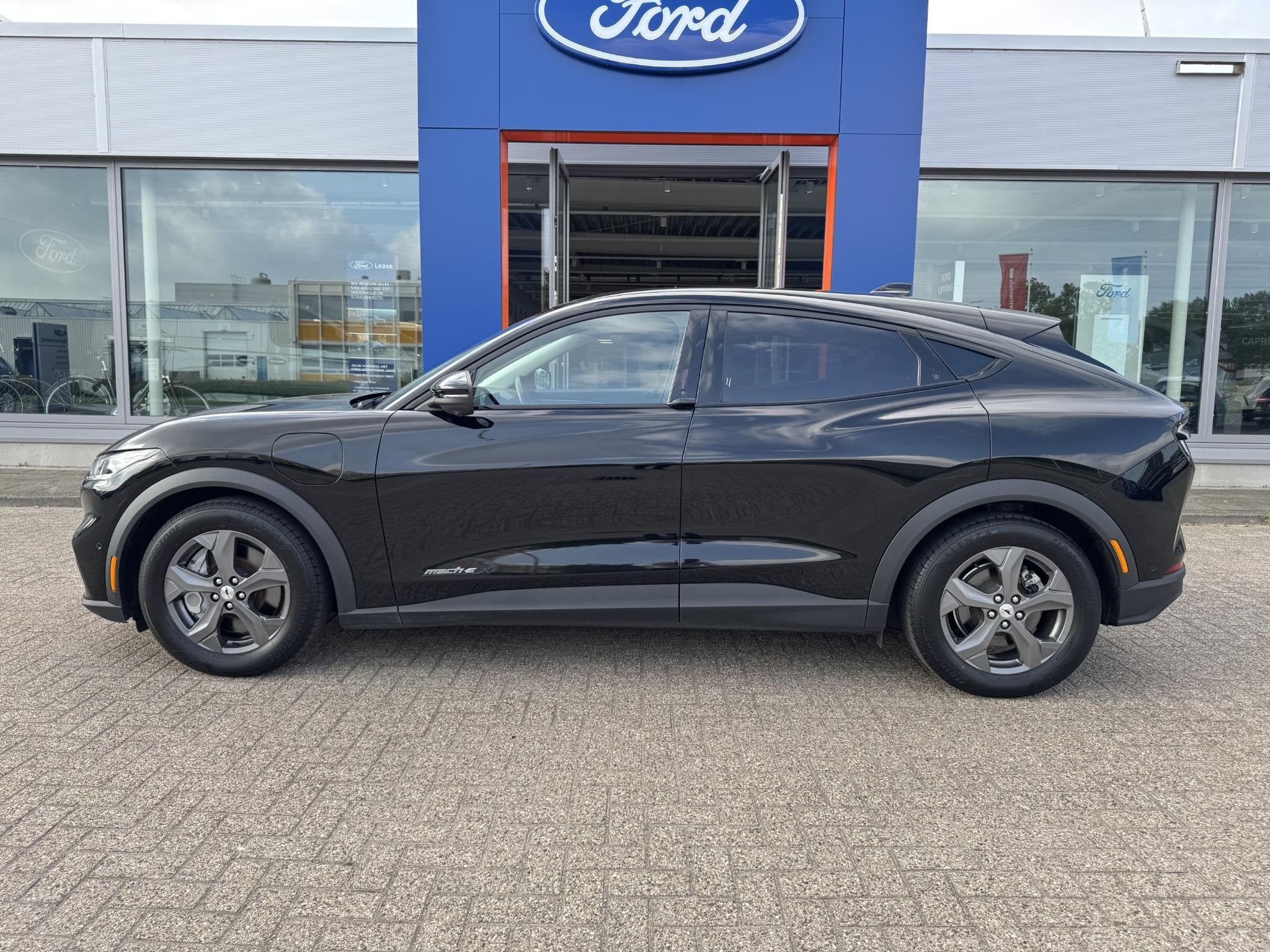 Foto 3 van Ford Mustang Mach-E Extended RWD 98 kWh 294pk | Technology P