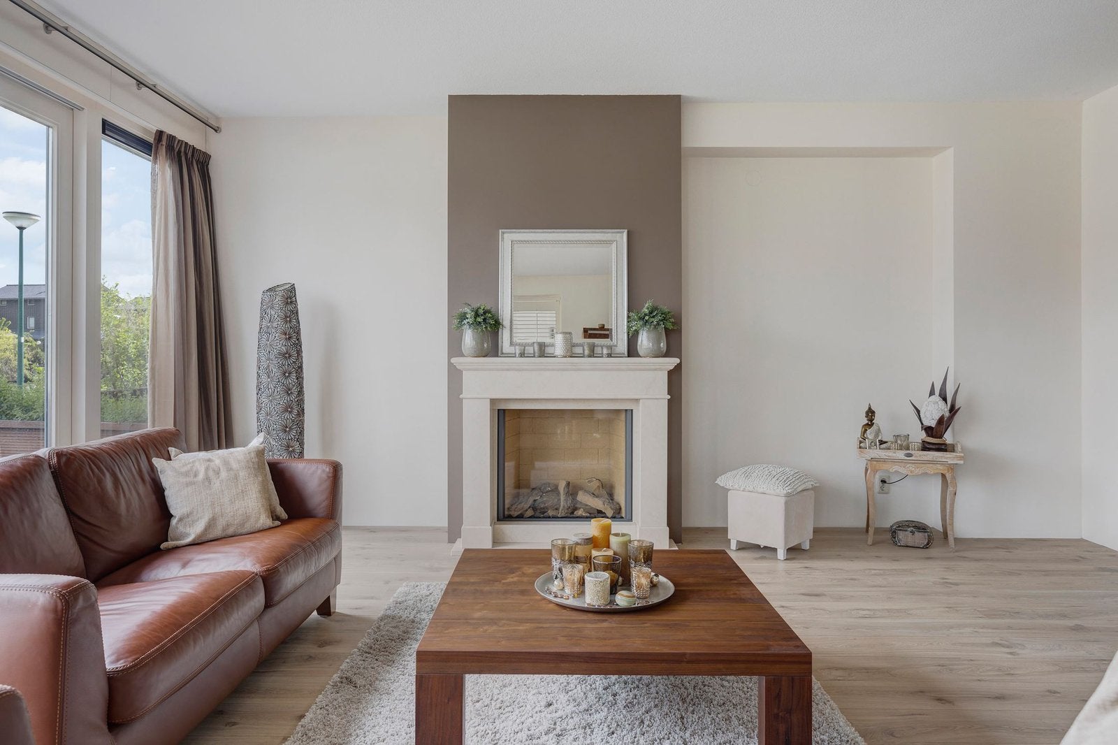 Notenhouten salon tafel zgan, Ophalen, Zo goed als nieuw, Rechthoekig, 50 tot 100 cm