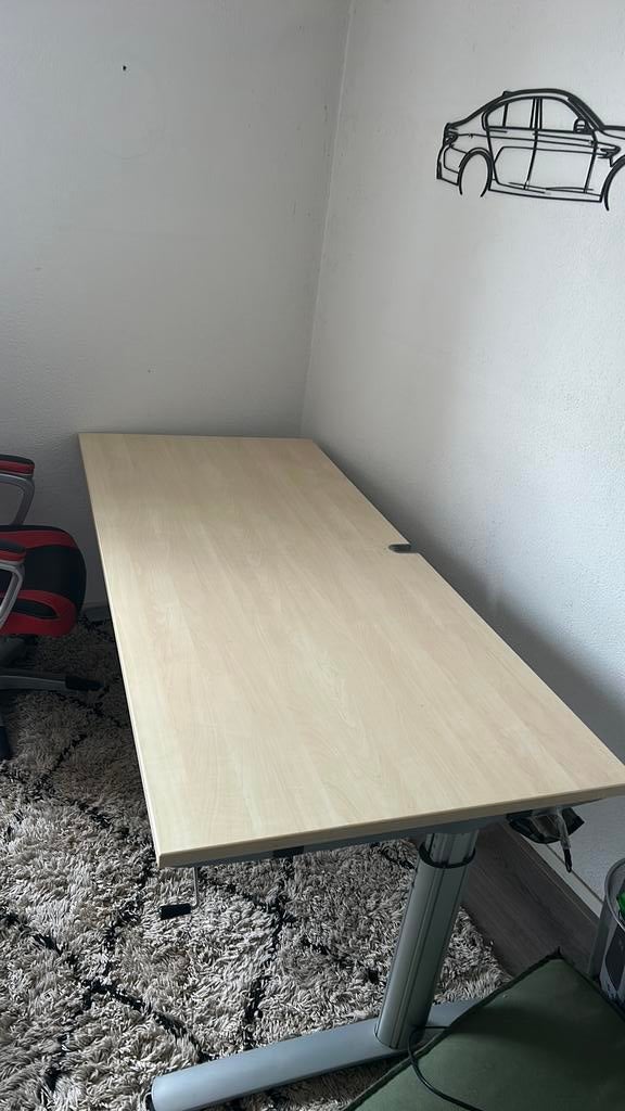 Bureau tekoop 180 lang en 80 breed (BIEDEN MOGELIJK), Ophalen, Zo goed als nieuw