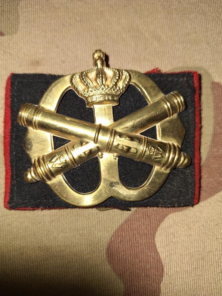 Oud koperen baret embleem veltatelerie, Verzenden, Landmacht, Nederland, Embleem of Badge