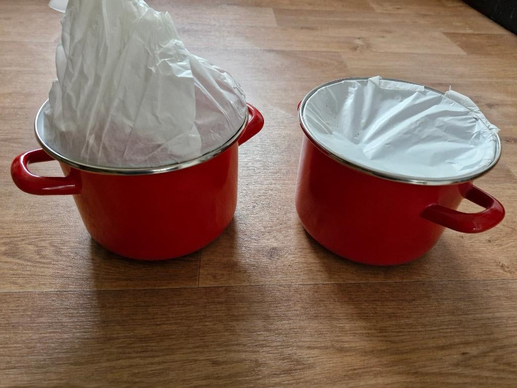 2 Nieuwe emaille pannen rood, Ophalen of Verzenden, Nieuw, Overige materialen
