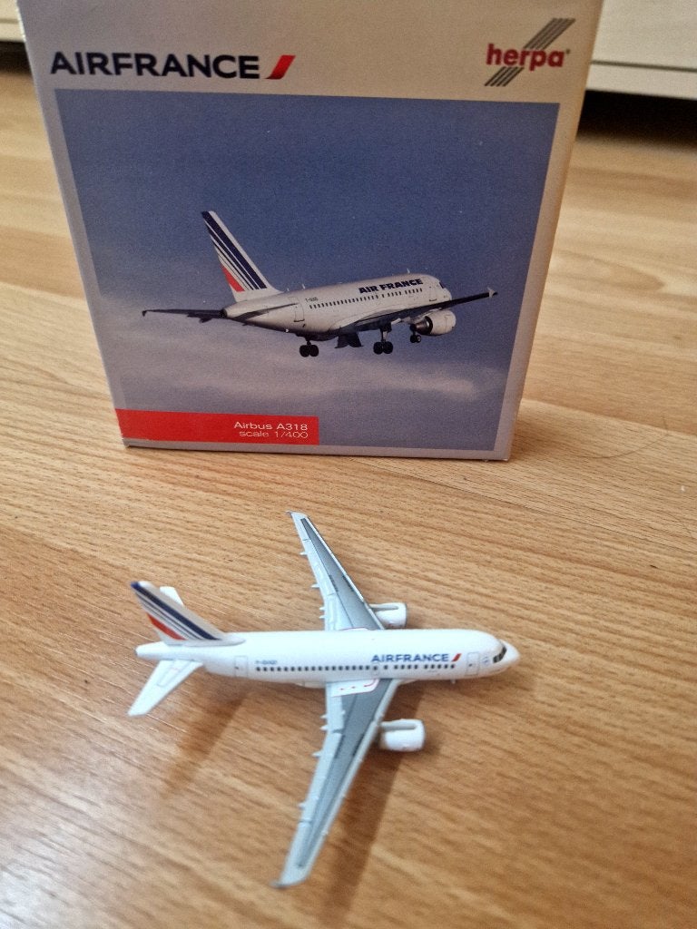 Herpa vliegtuig model 1:400 Air France Airbus A318 F-GUGD, Ophalen of Verzenden, Zo goed als nieuw, Schaalmodel
