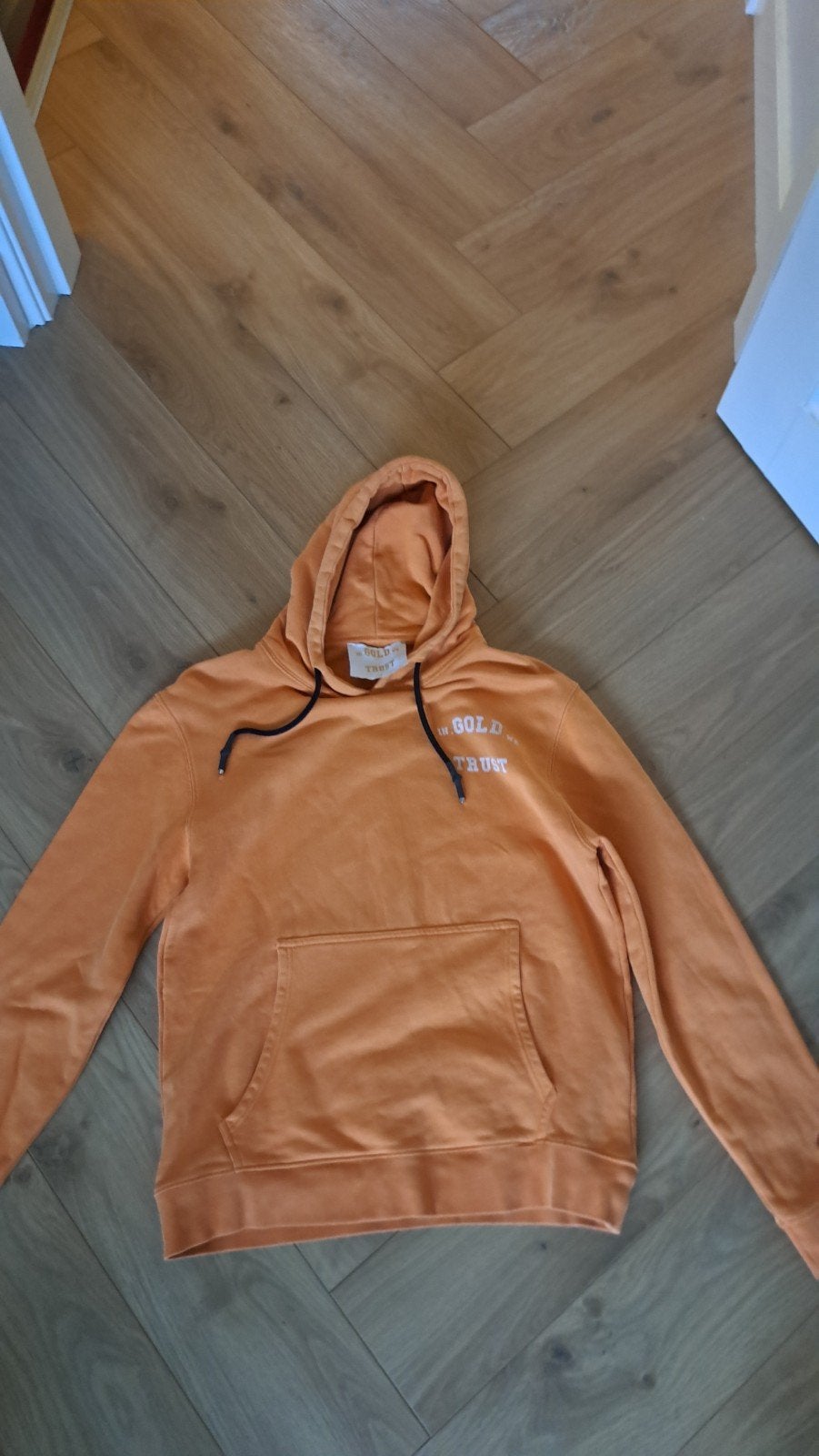 In Gold We Trust Trui Maat S Oranje Hoodie, Kleding | Heren, Ophalen of Verzenden