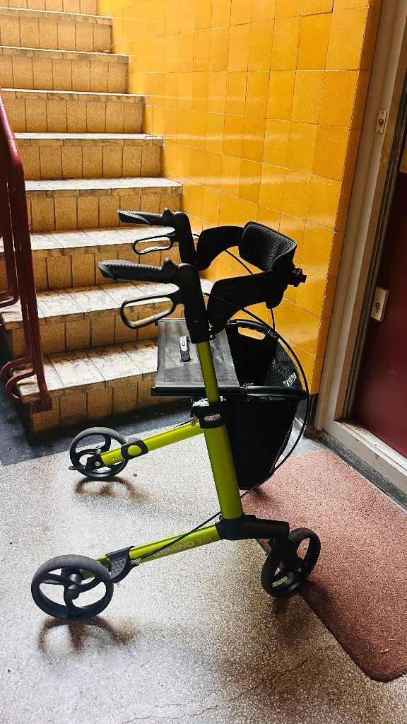 Prachtige Gemino 30 Lichtgewicht Rollator – Groen – ZGAN!, Diversen, Ophalen, Lichtgewicht, Zo goed als nieuw