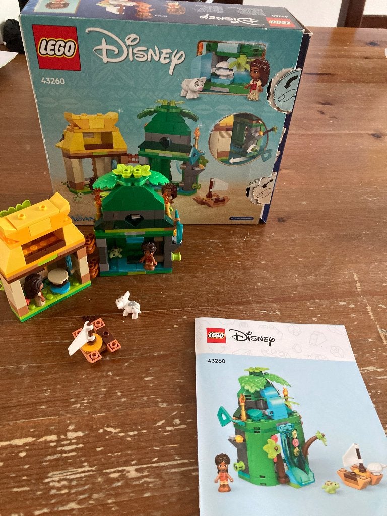 LEGO Disney 43260 Moana's Island Fun - Compleet, Lego, Compleet, Ophalen of Verzenden, Zo goed als nieuw