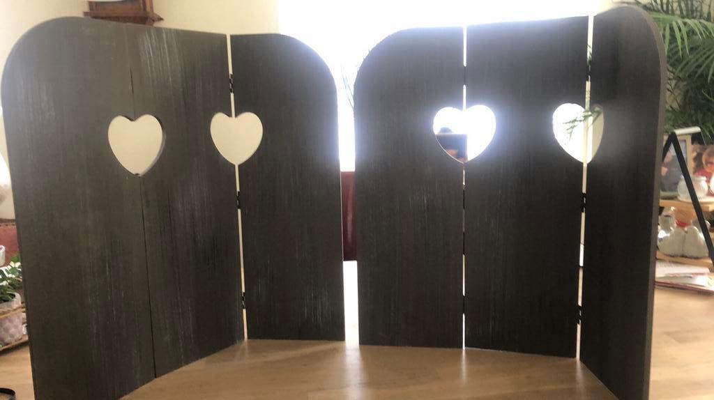 2 grijze houten raamschermen 60/58 cm, Ophalen of Verzenden, Zo goed als nieuw