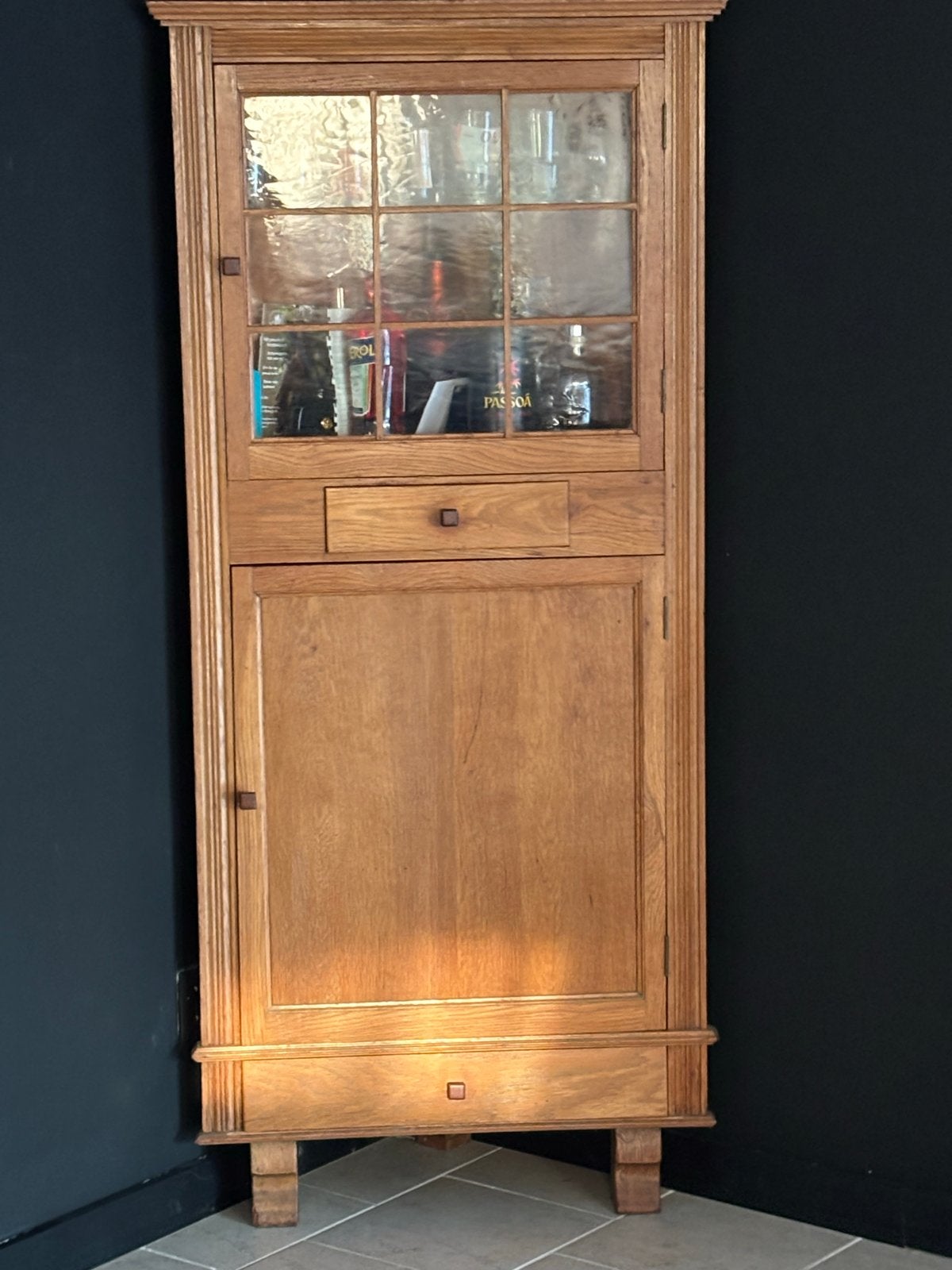 Unieke eikenhouten (dranken) hoekkast, Antiek en Kunst, Ophalen