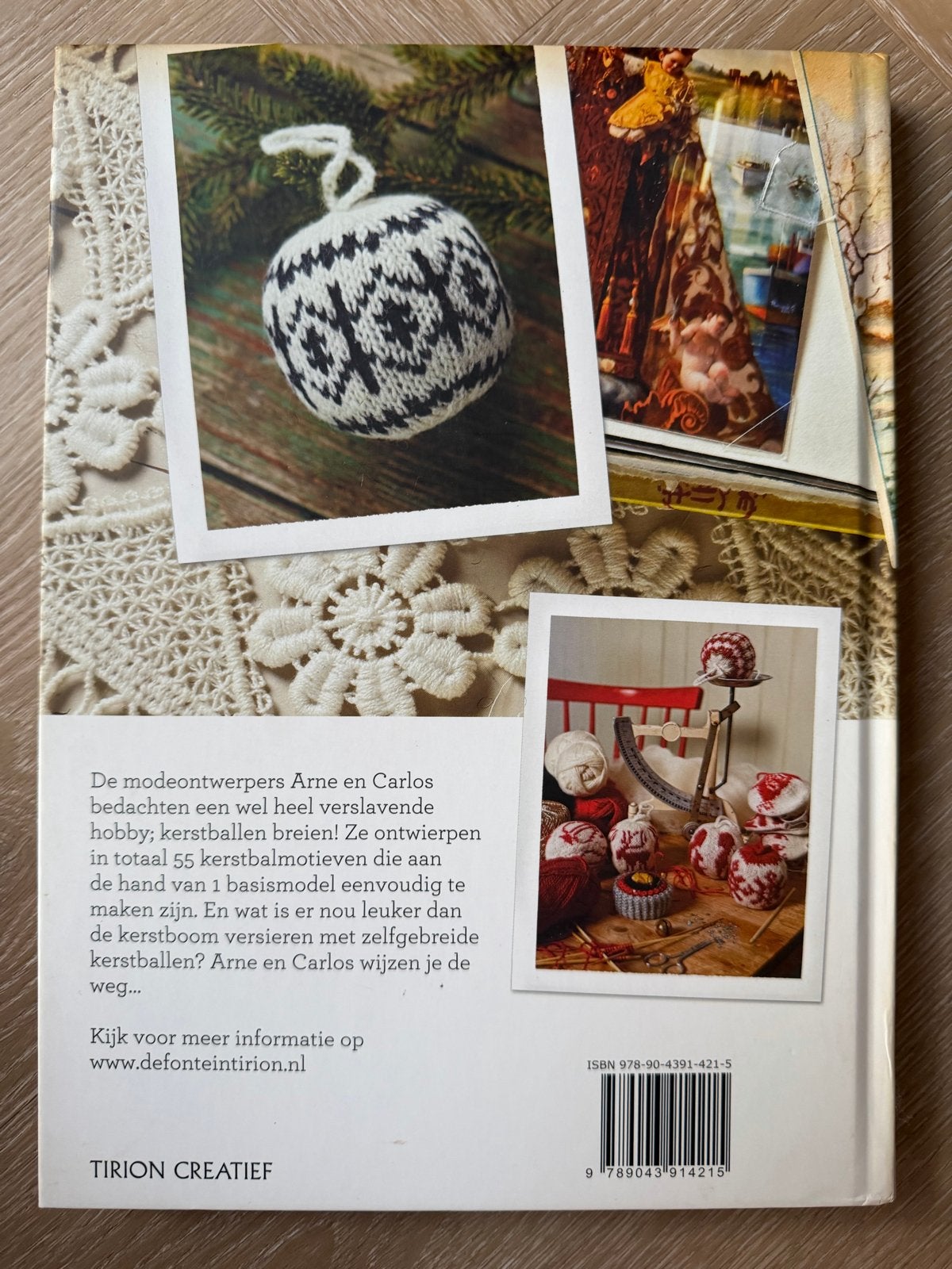 Kerstballen breien met Arne & Carlos - Handwerkboek, Ophalen of Verzenden, Gelezen, Breien en Haken