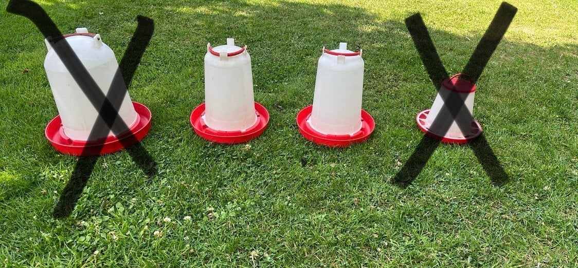 Voerbak voor kippen 2 stuks, Dieren en Toebehoren, Ophalen, Gebruikt, Drinken en Voederen