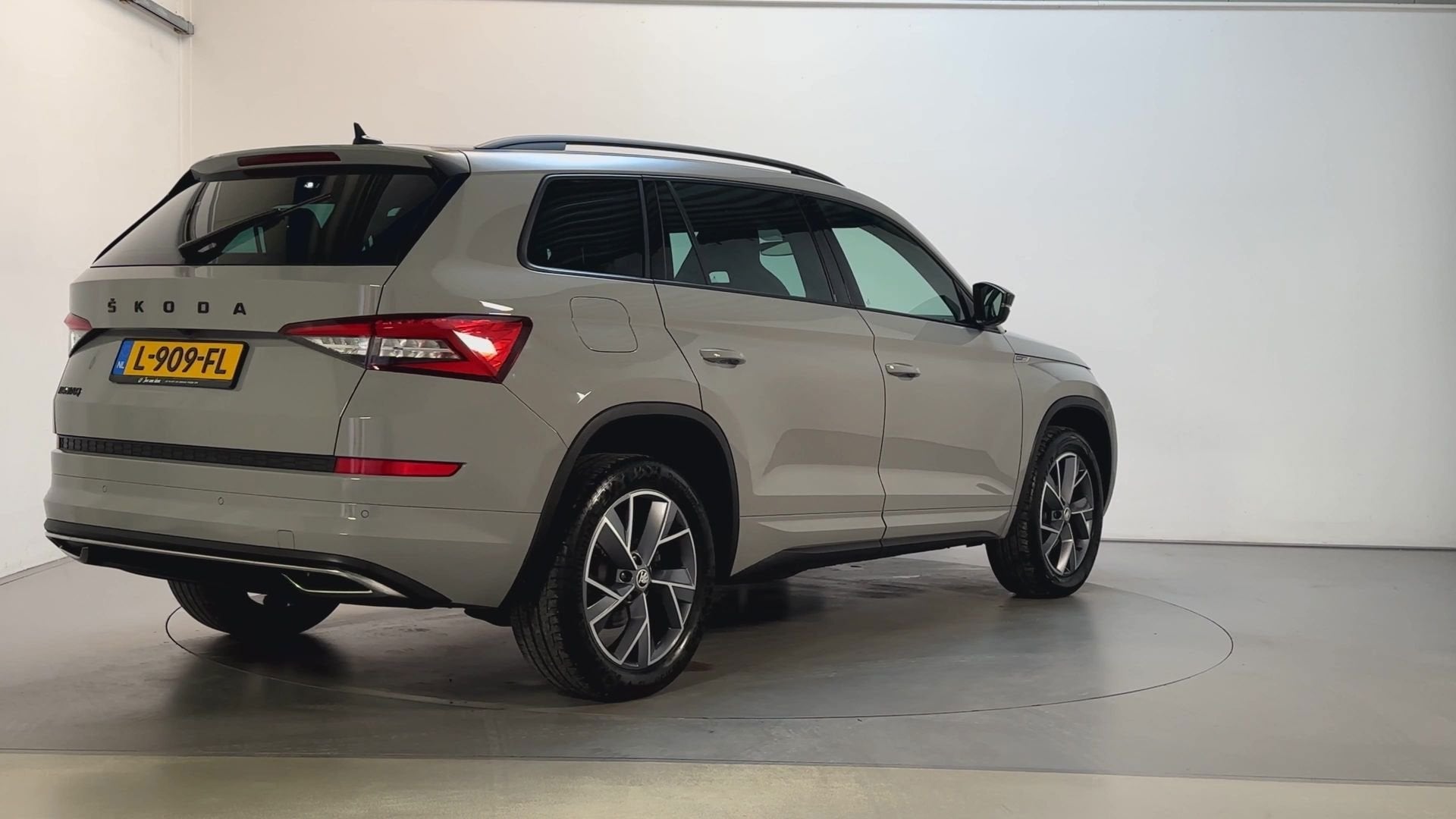 Skoda Kodiaq 1.5 TSI Sportline Business 7-pers. Virtual Cock, Voorwielaandrijving, Dealer onderhouden, 4 cilinders, Origineel Nederlands