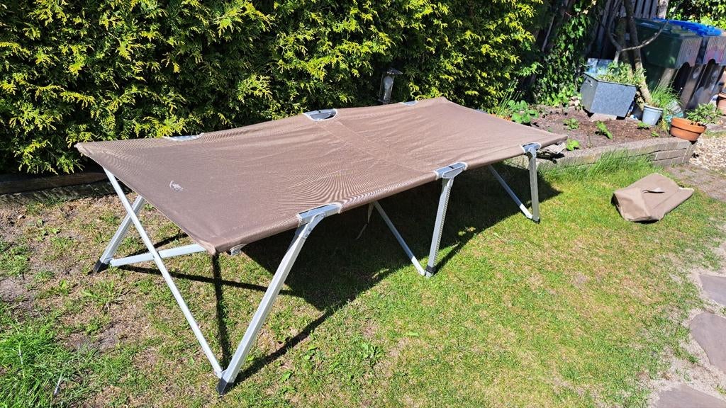 Campingbed strechbed, Ophalen, Zo goed als nieuw
