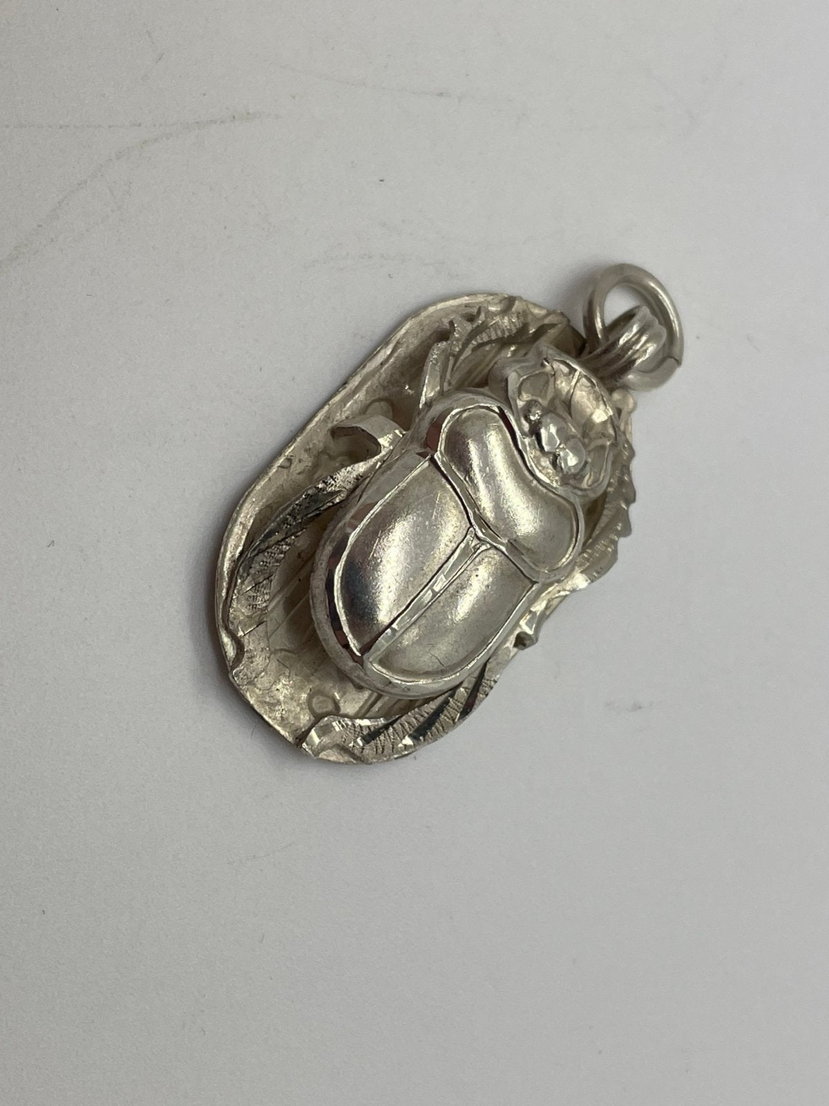 E447 Prachtige zilveren scarabee hanger, Overige voorstellingen, Ophalen of Verzenden, X, Zilver