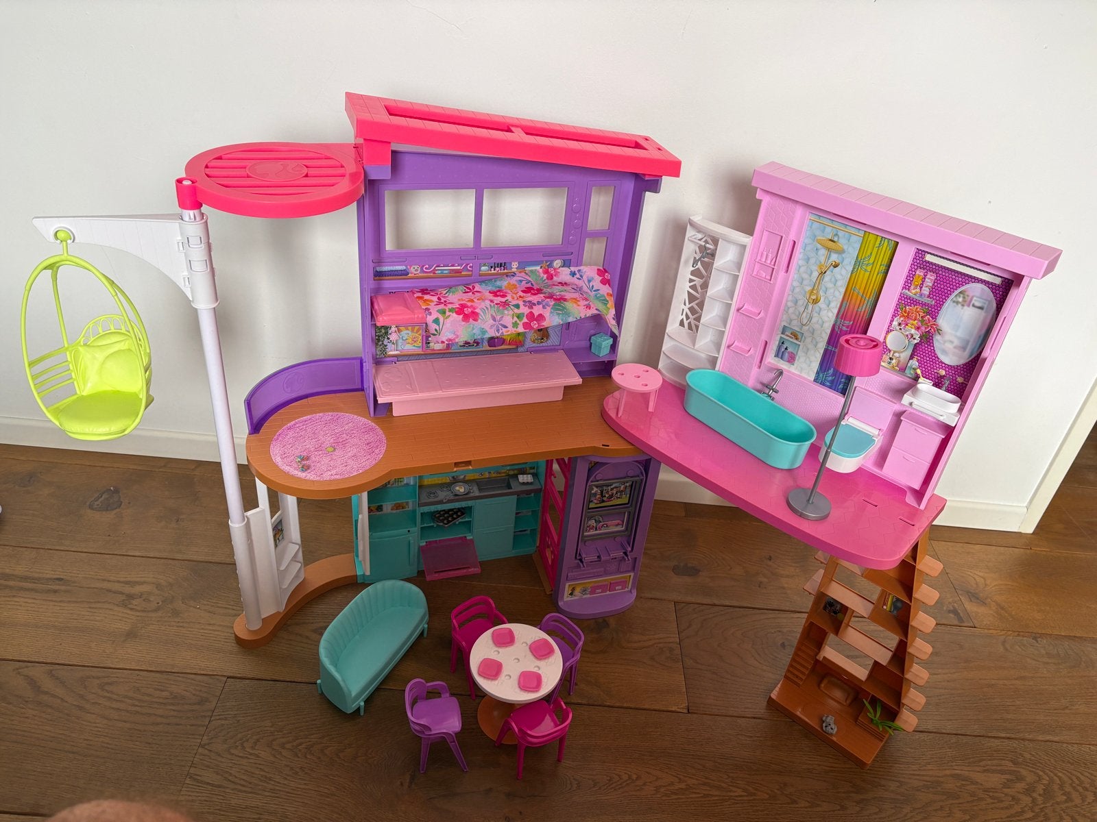 Barbie Poppenhuis met Meubels en Accessoires, Ophalen, Zo goed als nieuw, Poppenhuis