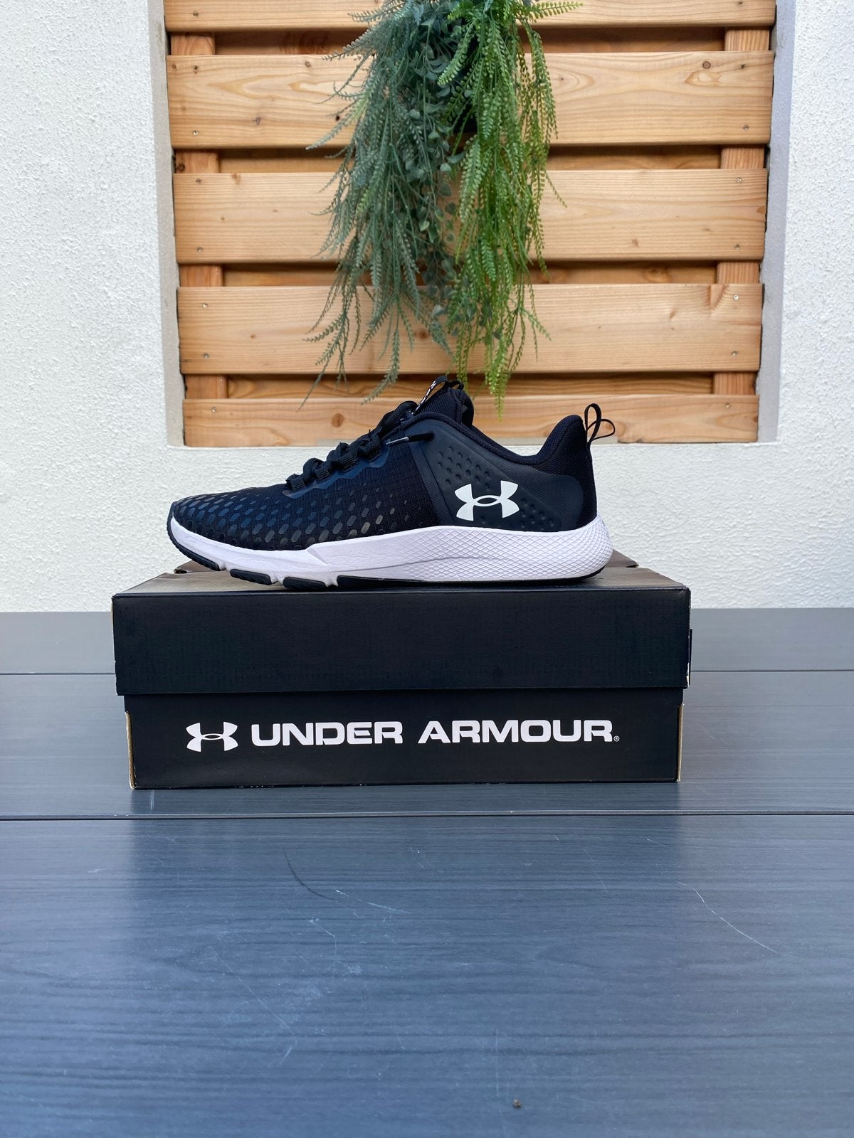 Under Armour Charged Sportschoenen - Zwart/Wit, Zwart, Nieuw, Ophalen of Verzenden, Sneakers of Gympen