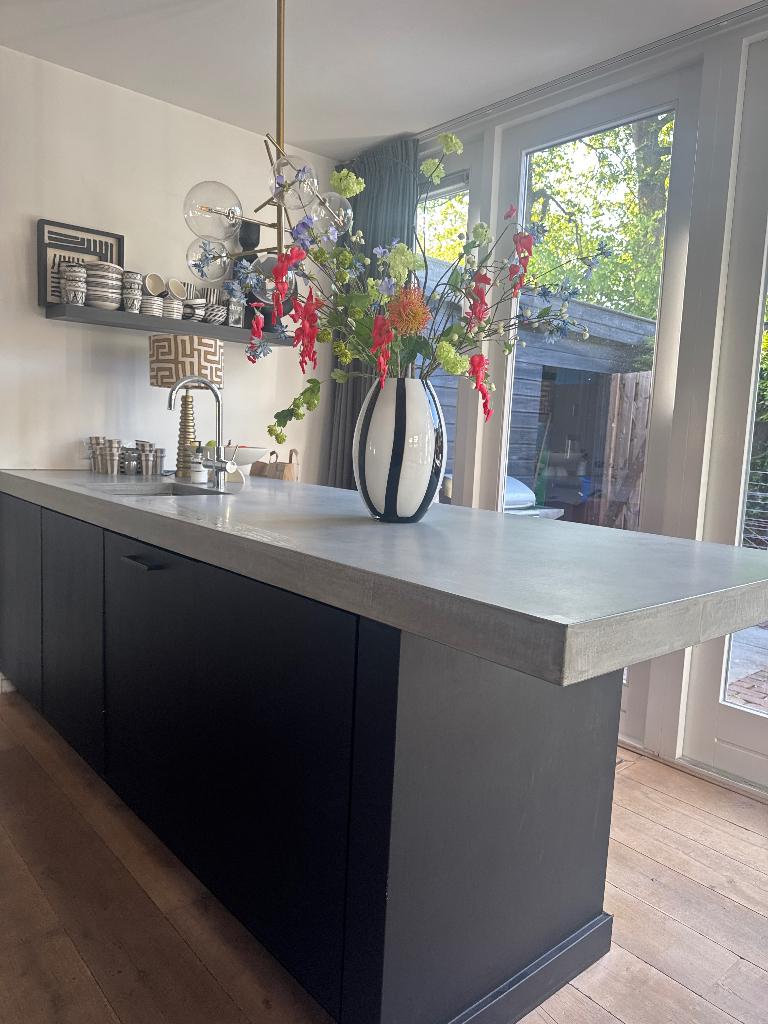 Keuken, Huis en Inrichting, Keuken | Complete keukens, Gebruikt, Overige typen, Zwart, Overige materialen, Greeploos, Met kookeiland