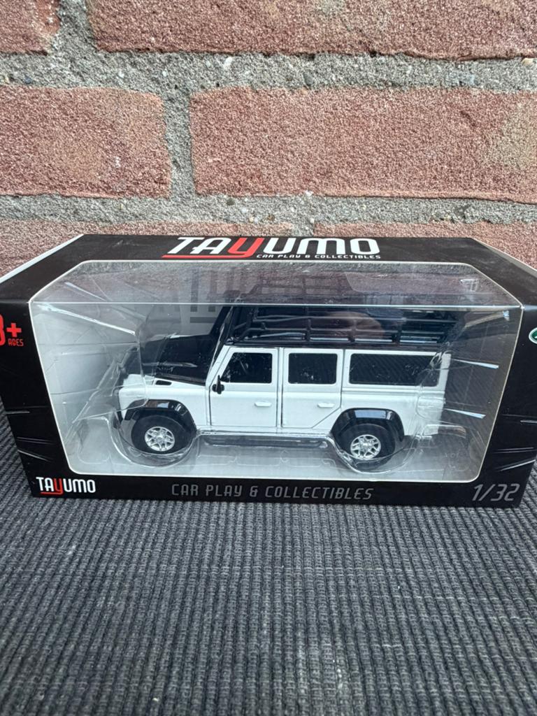 1:32 Land Rover Defender 110 …….. 9,50, Hobby en Vrije tijd, Modelauto's | 1:32, Ophalen of Verzenden, Nieuw, Auto, Overige merken