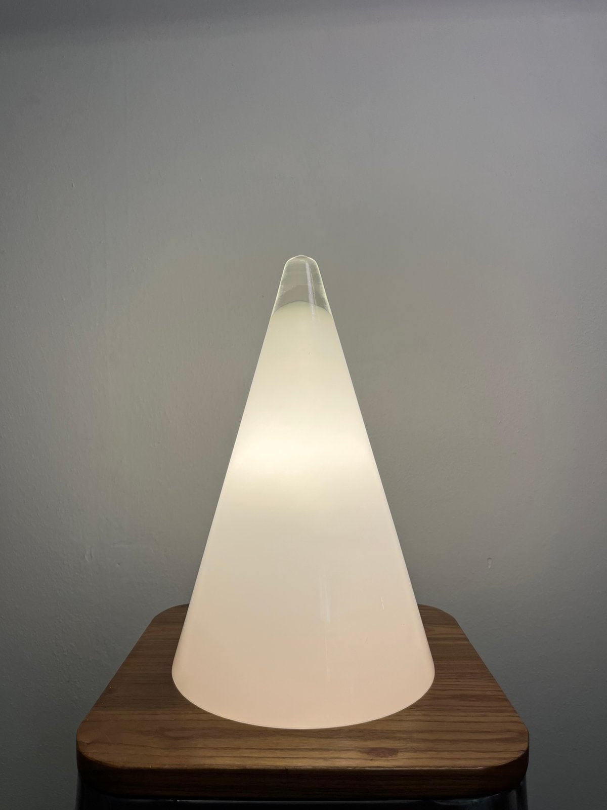 ILU design tafellamp opaalglas 36 cm postmodern vintage, Huis en Inrichting, Lampen | Tafellampen, Nachtlamp, Wit, Ophalen of Verzenden
