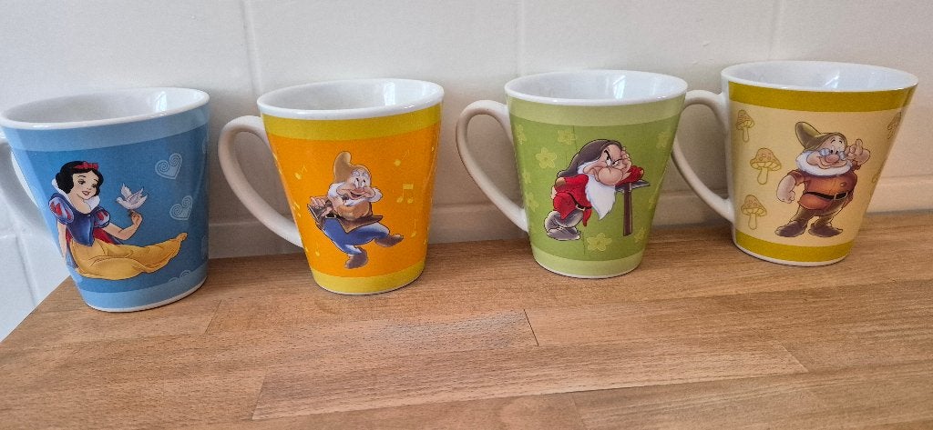 4 disney mokken sneeuwwitje en de 7 dwergen nieuw ., Ophalen of Verzenden, Sneeuwwitje of Doornroosje, Nieuw, Servies