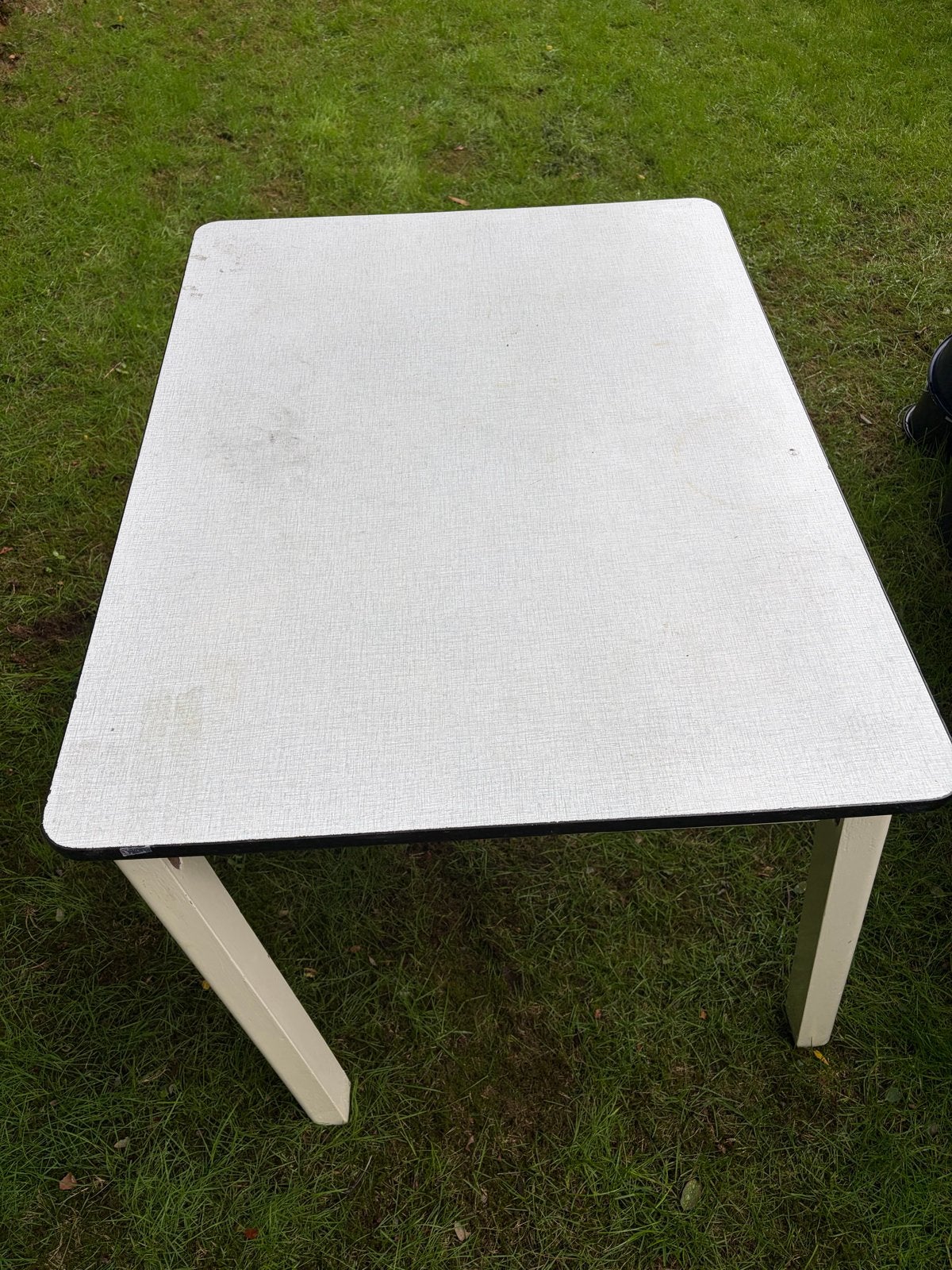 Vintage tafel - Gebruikt maar stevig, Ophalen, Gebruikt, 100 tot 150 cm, 50 tot 100 cm