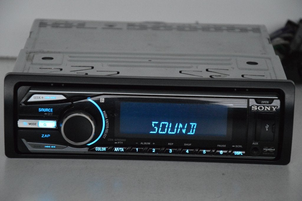 SONY  CDX-GT650UI  MP3  AUX  USB, Ophalen of Verzenden, Zo goed als nieuw