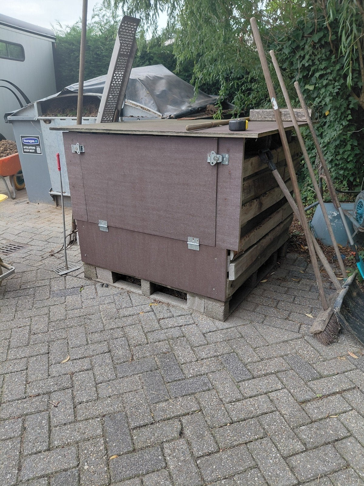 grote waterdichte kist ideaal als kippenhok, Ophalen, Zo goed als nieuw, Kippenhok of Kippenren
