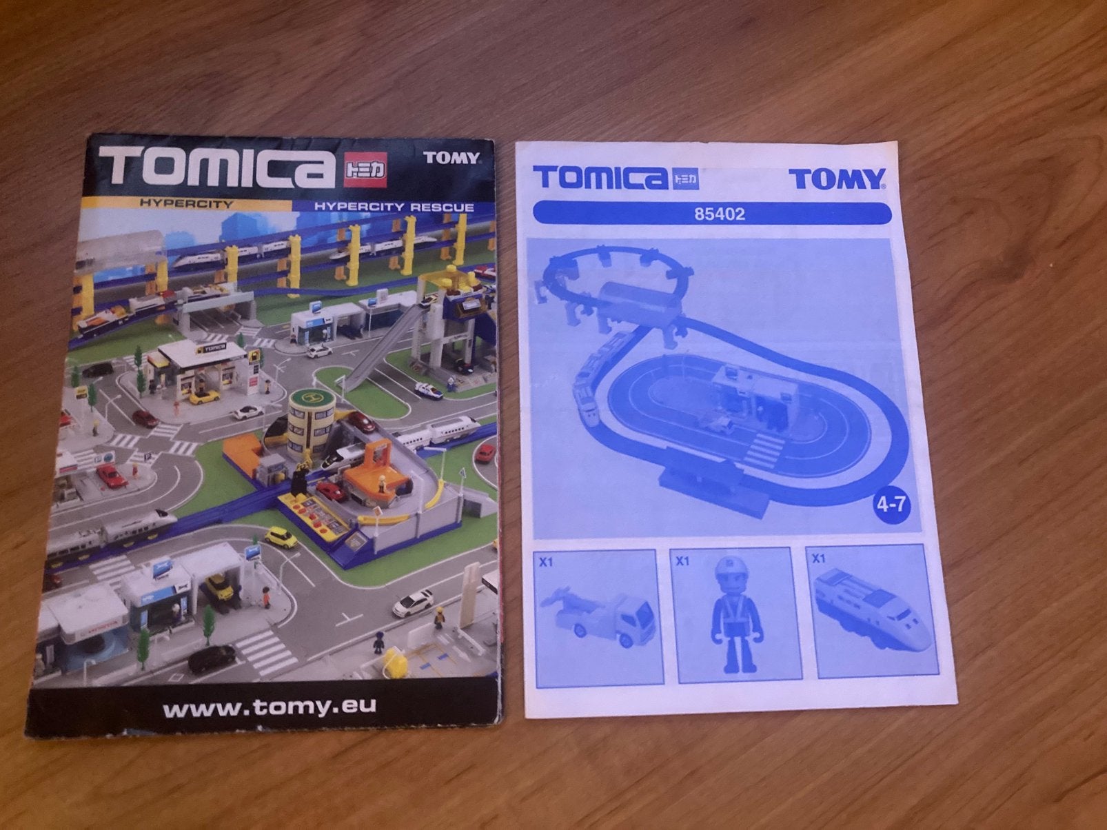 Tomica Tomy 85402 Garage en treinset compleet met extra baan, Ophalen of Verzenden, Zo goed als nieuw, Auto