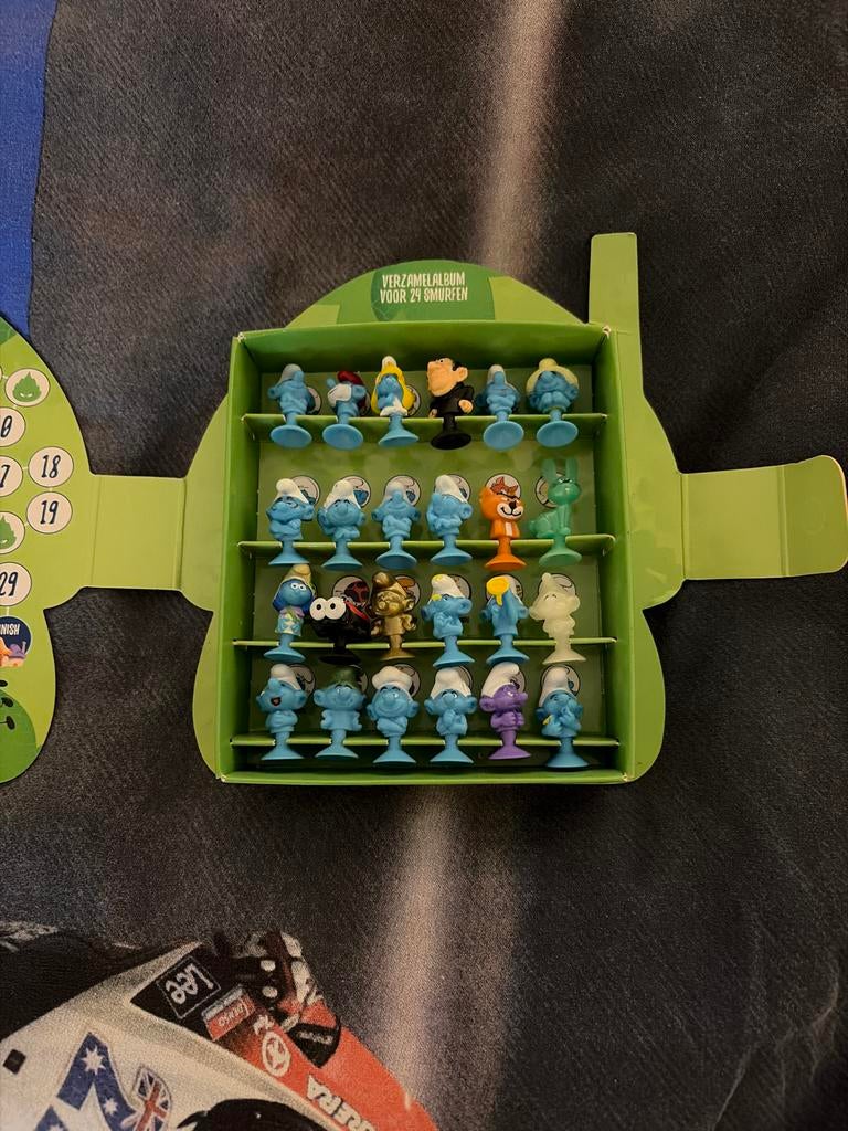 Smurfen verzamelalbum met 24 Smurfen figuurtjes - Plus actie, Verzamelen, Smurfen, Ophalen of Verzenden, Zo goed als nieuw, Verschillende Smurfen