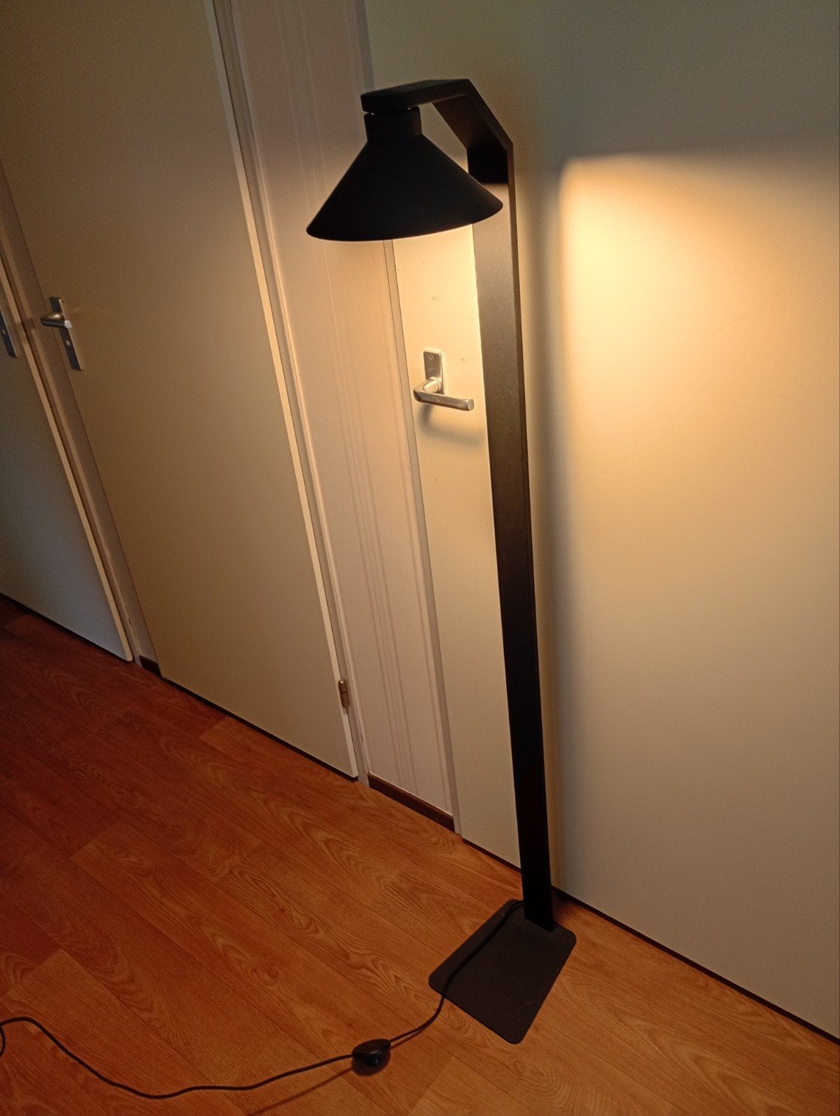 Staande Industriële Lamp - Verlichting Speciaalzaak, Ophalen, E27 (groot), Zo goed als nieuw, Metaal