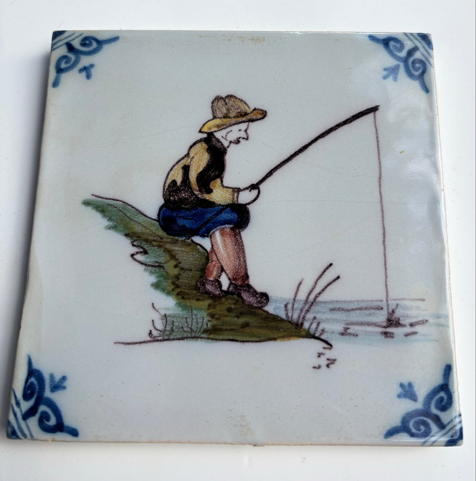 Antieke Tegel met Visser, Antiek en Kunst, Ophalen of Verzenden