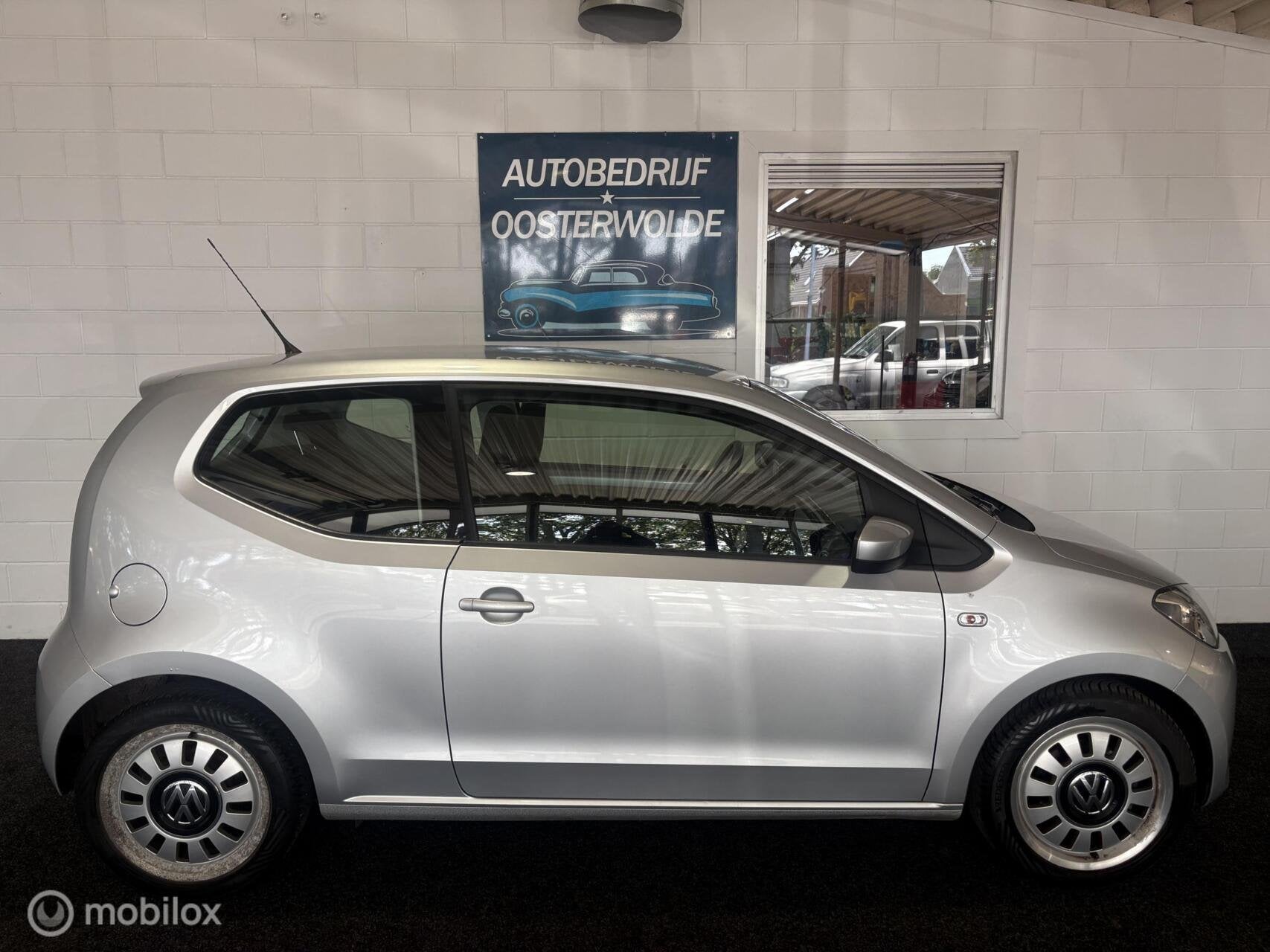 Volkswagen Up! 1.0 High up! Airco - Navi - Stoelverwarming -, Auto's, Volkswagen, Voorwielaandrijving, Euro 5, Stof, Gebruikt