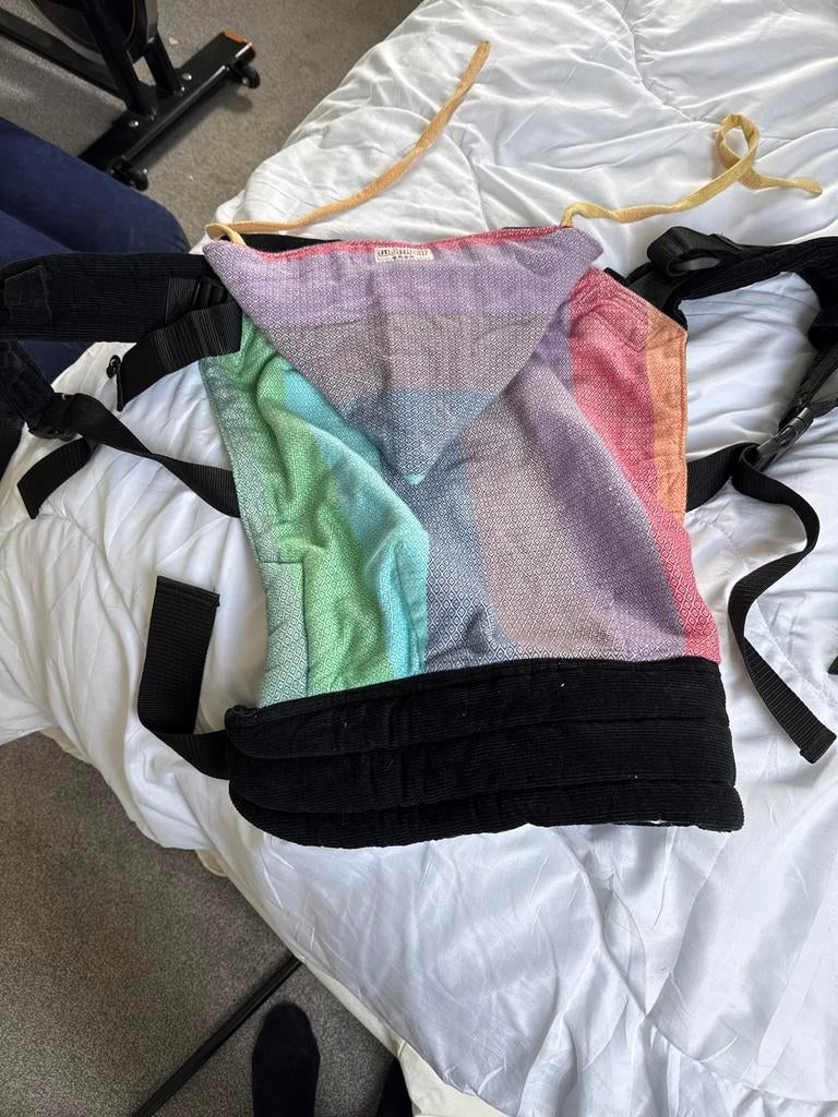 Wompat Draagzak - Regenboogkleuren, Kinderen en Baby's, Babydragers en Draagdoeken, Ophalen, Zo goed als nieuw, Draagzak, Overige merken