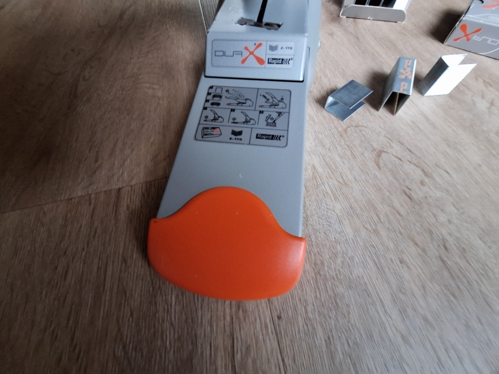Te koop grote Rapid nietmachine, Ophalen