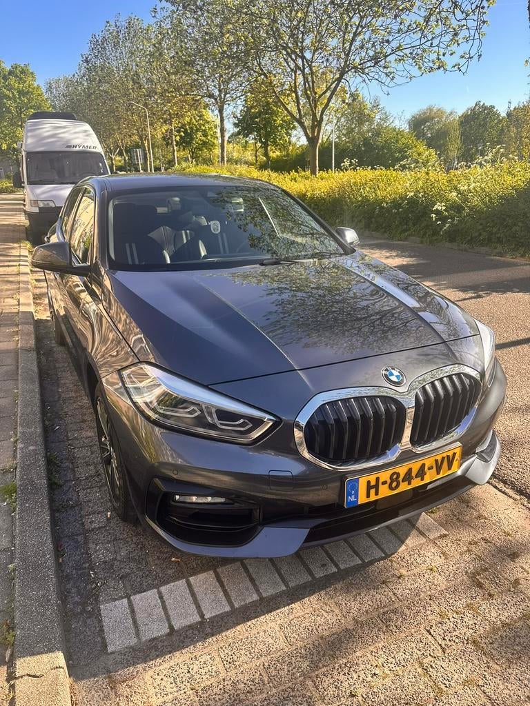 BMW 1-Serie 118i 140pk Aut 2020 Grijs| Ambient Light|Carplay, 1295 kg, Leder en Stof, Origineel Nederlands, Grijs