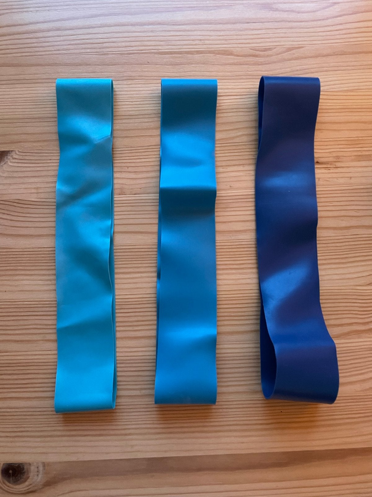 Set van 3 Weerstandsbanden - drie sterktes, Sport en Fitness, Fitnessmaterialen, Ophalen of Verzenden, Gebruikt, Armen, Weerstandband