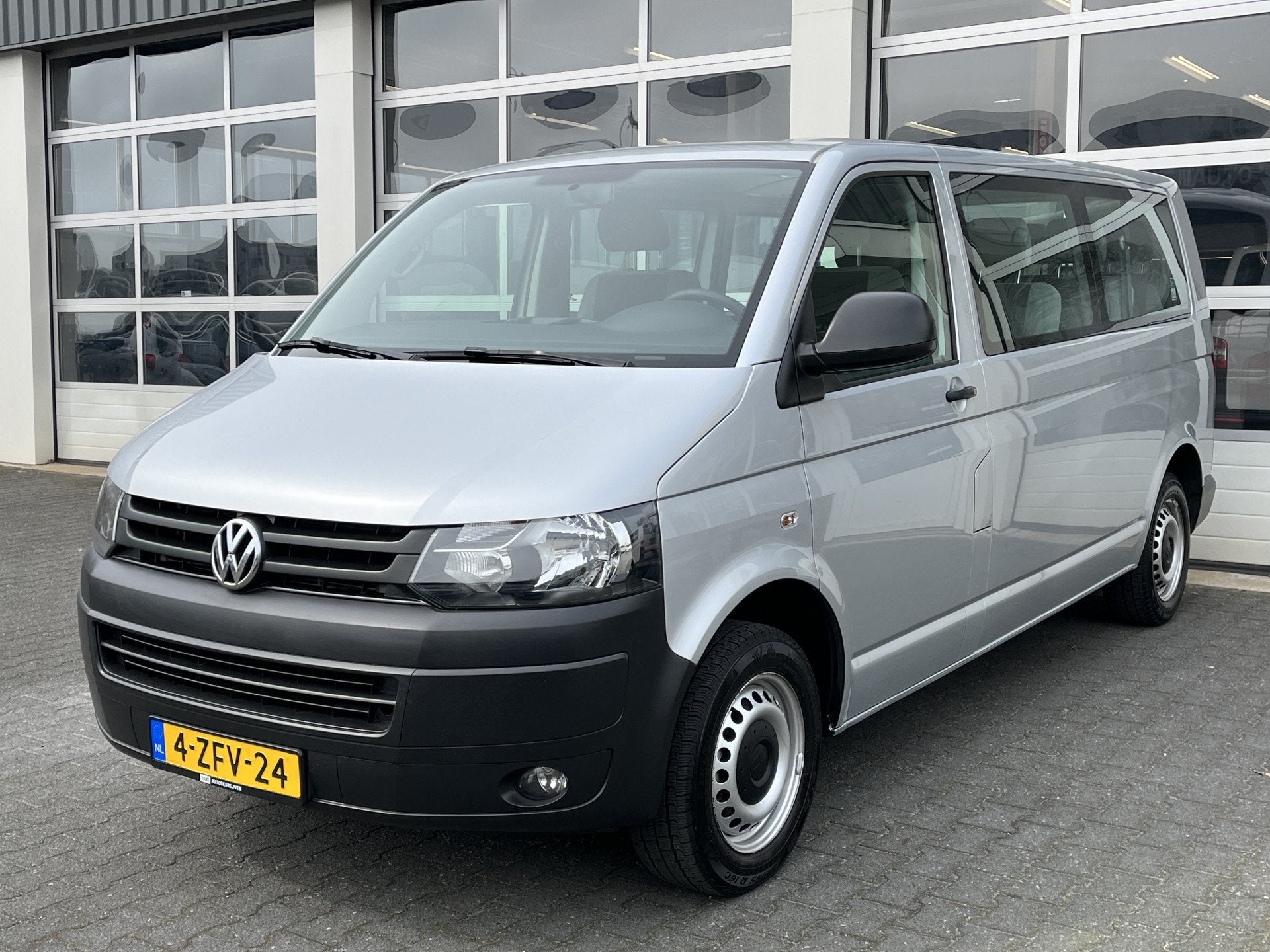 Volkswagen Transporter Kombi 9 persoons 2.0 TDI L2H1 incl. B, Voorwielaandrijving, Euro 5, Stof, Gebruikt