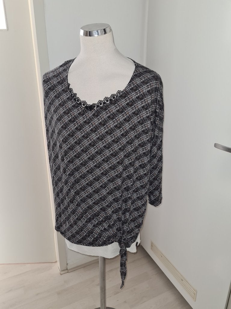 Geruite top met kant en strikdetail maat XL, Zwart, Maat 46/48 (XL) of groter, Ophalen of Verzenden, Lange mouw