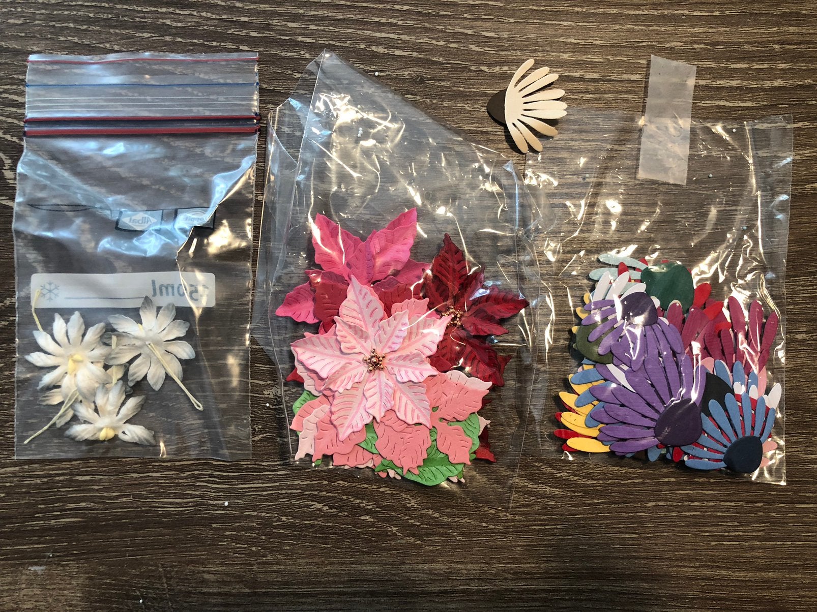 Papieren bloemen embellishments voor kaarten scrapbook, Hobby en Vrije tijd, Ophalen of Verzenden, Zo goed als nieuw, Overige thema's