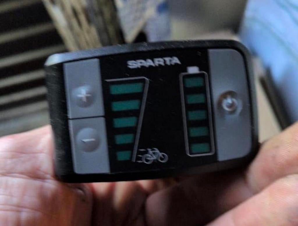 Gezocht Sparta displays Emotion  Sparta C1 C2 C3 C4 computer, Ophalen of Verzenden, Zo goed als nieuw