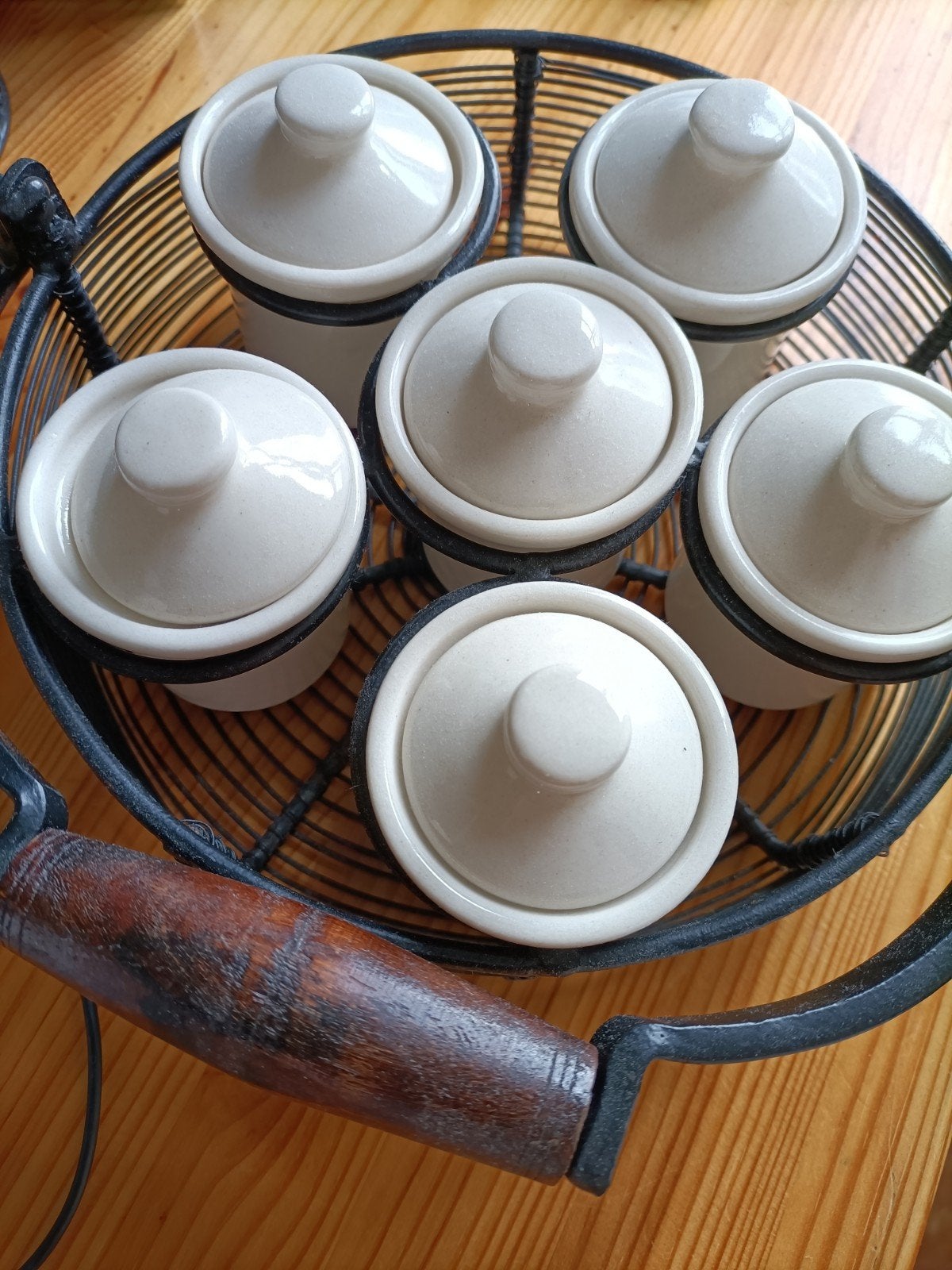Set van 6 keramische voorraadpotten in metalen rek, Beige, Ophalen of Verzenden, Zo goed als nieuw, Voorraadpot