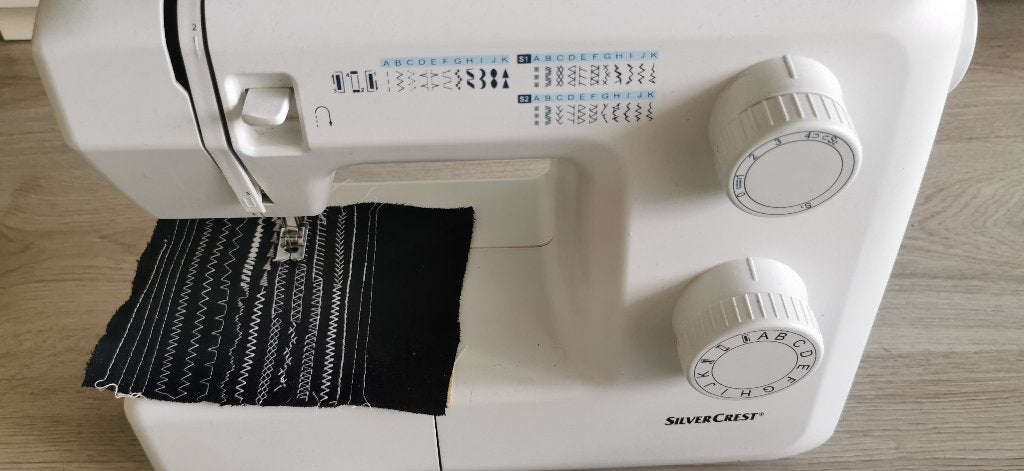 Naaimachine SiLverCREST SNM 33 B1 werkt goed, Hobby en Vrije tijd, Naaimachines en Toebehoren, Ophalen of Verzenden, Zo goed als nieuw