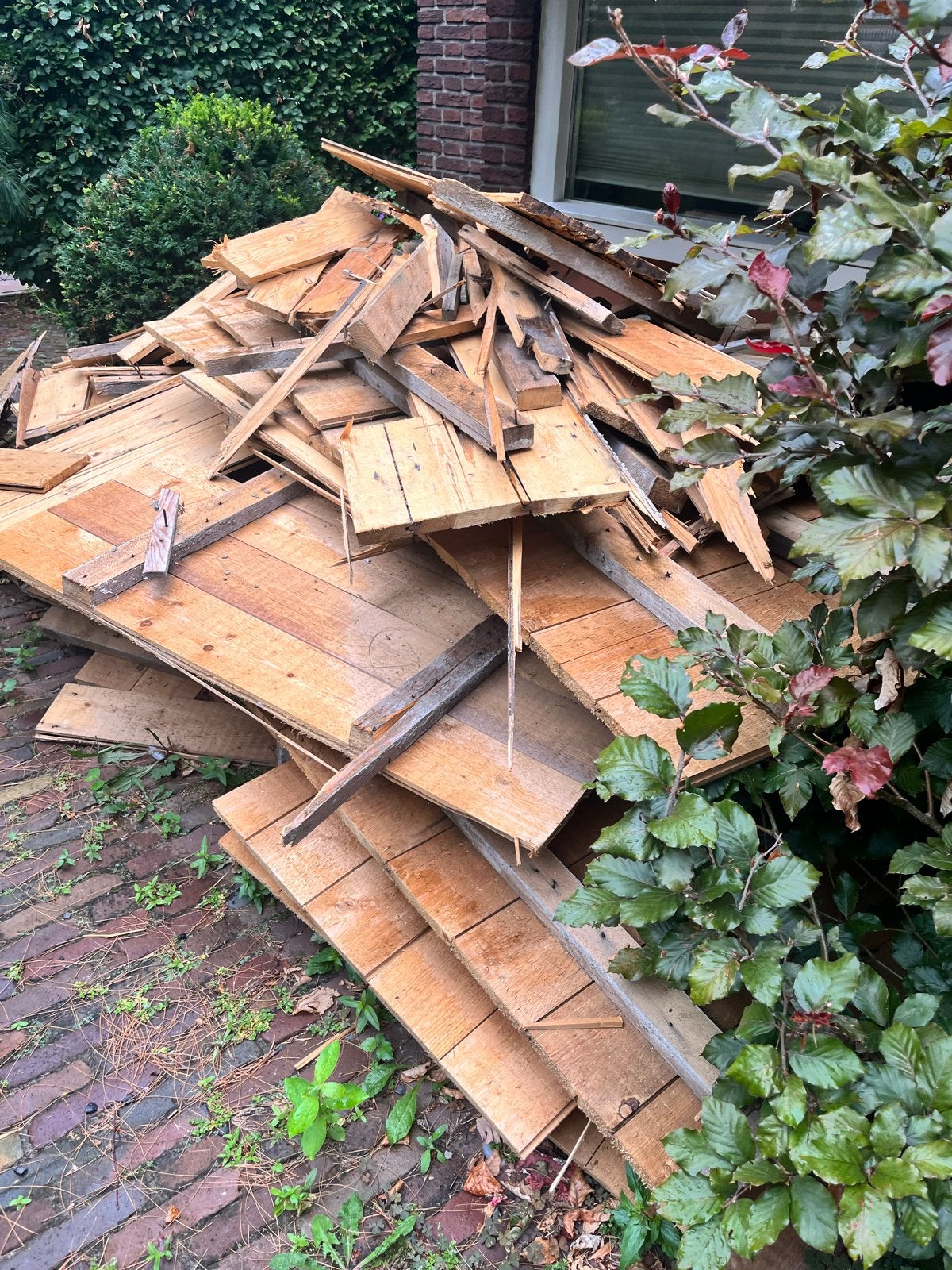 Gratis af te halen – grenen vloerdelen / sloophout, Doe-het-zelf en Verbouw, Hout en Planken, Ophalen, Gebruikt, 25 tot 50 mm