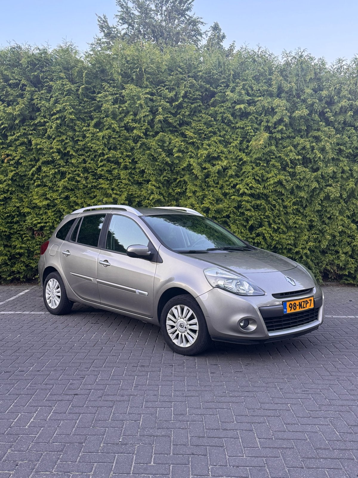 Renault Clio 1.2 16V 55KW Estate 2011 Beige, Auto's, Voorwielaandrijving, 535 kg, 74 pk, 4 cilinders