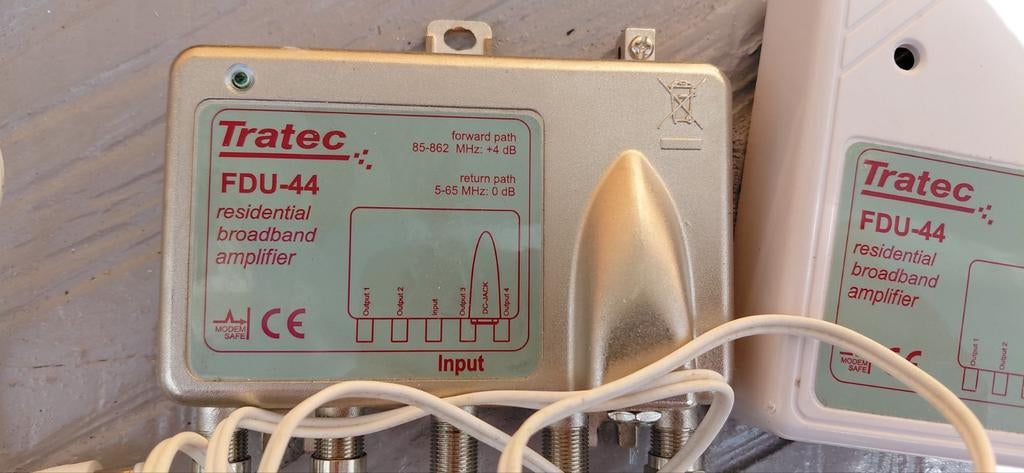 Signaalversterker: De Tratec FDU-44 versterker wordt gebruik, Ophalen of Verzenden, Zo goed als nieuw