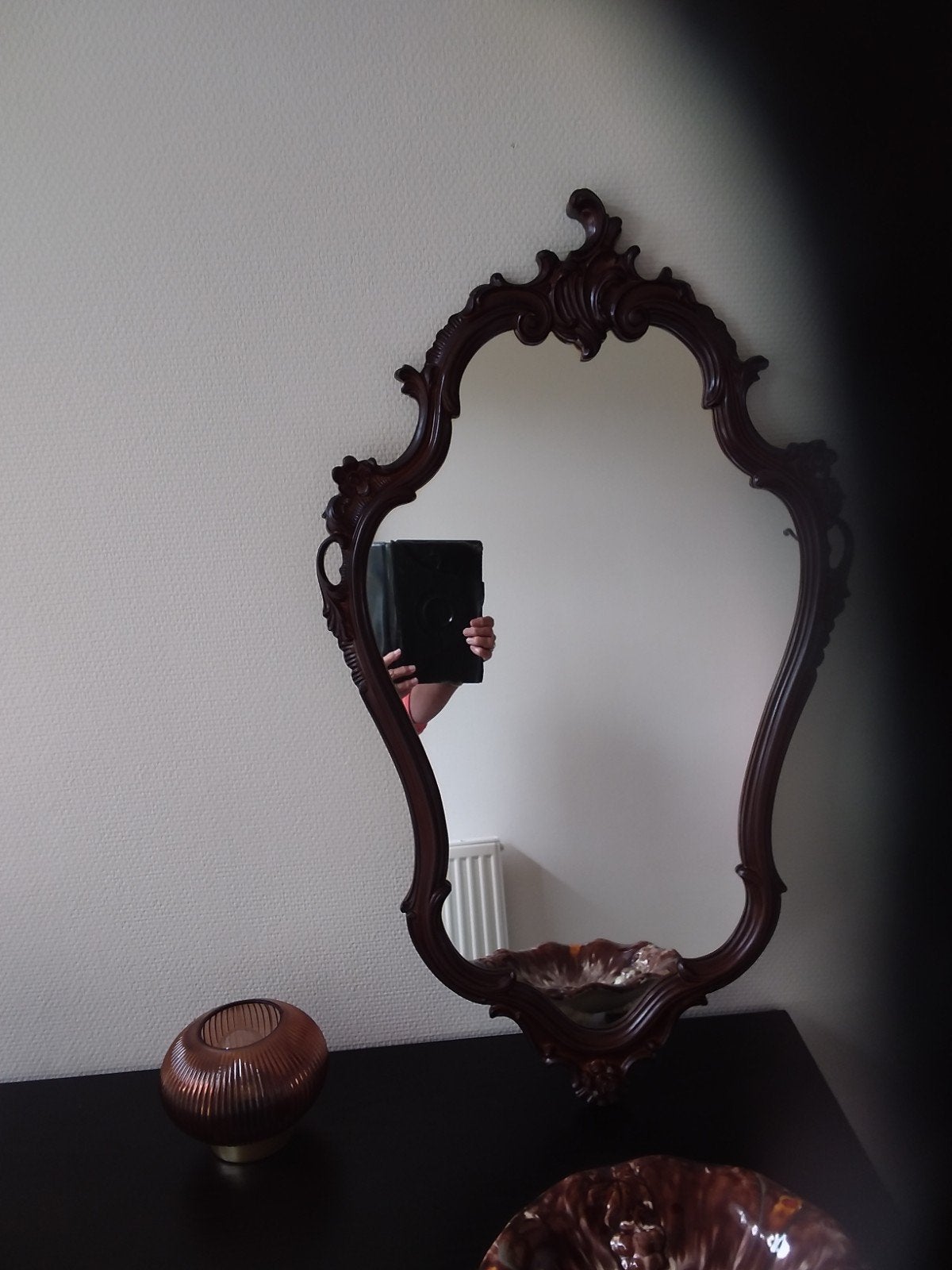 Antieke spiegel met sierlijke houten lijst, Ophalen, Overige vormen, 50 tot 100 cm, Minder dan 100 cm
