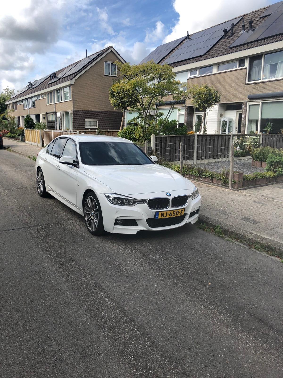 BMW 3-Serie 320i 184pk Auto 2016 Wit, 1998 cc, Achterwielaandrijving, 1800 kg, Zwart