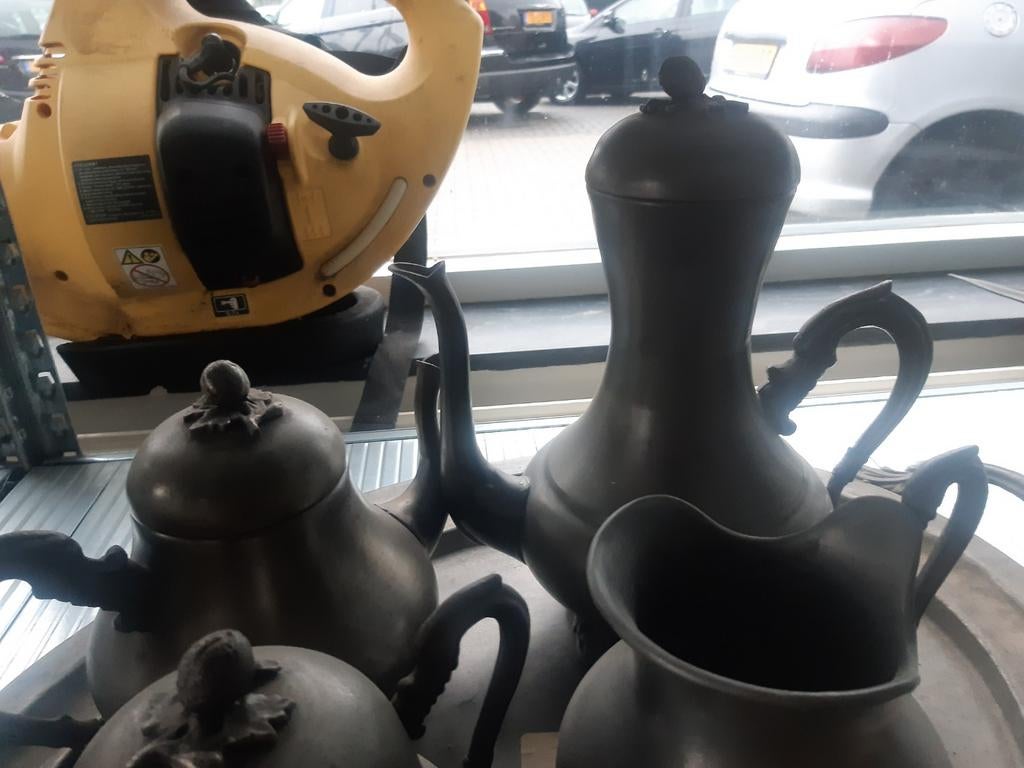Thee servies Tin, Ophalen