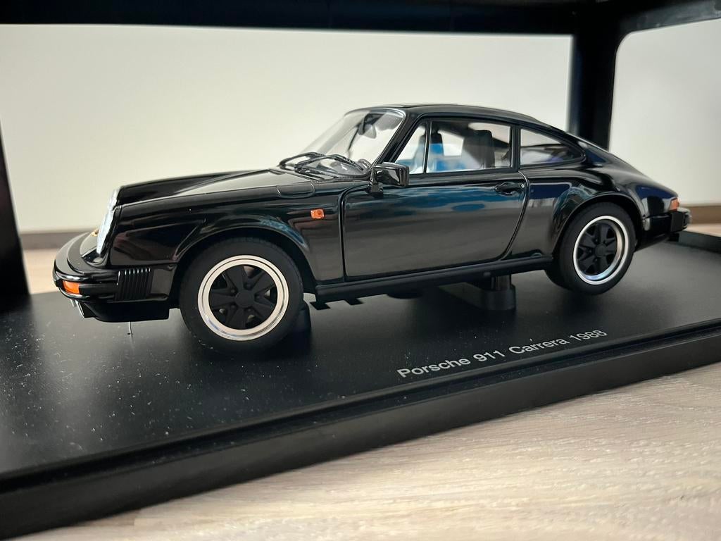 Porsche 911 (930) Carrera 3.2 1988 zwart #78011 Autoart 1:18, Hobby en Vrije tijd, Modelauto's | 1:18, Ophalen of Verzenden, Zo goed als nieuw