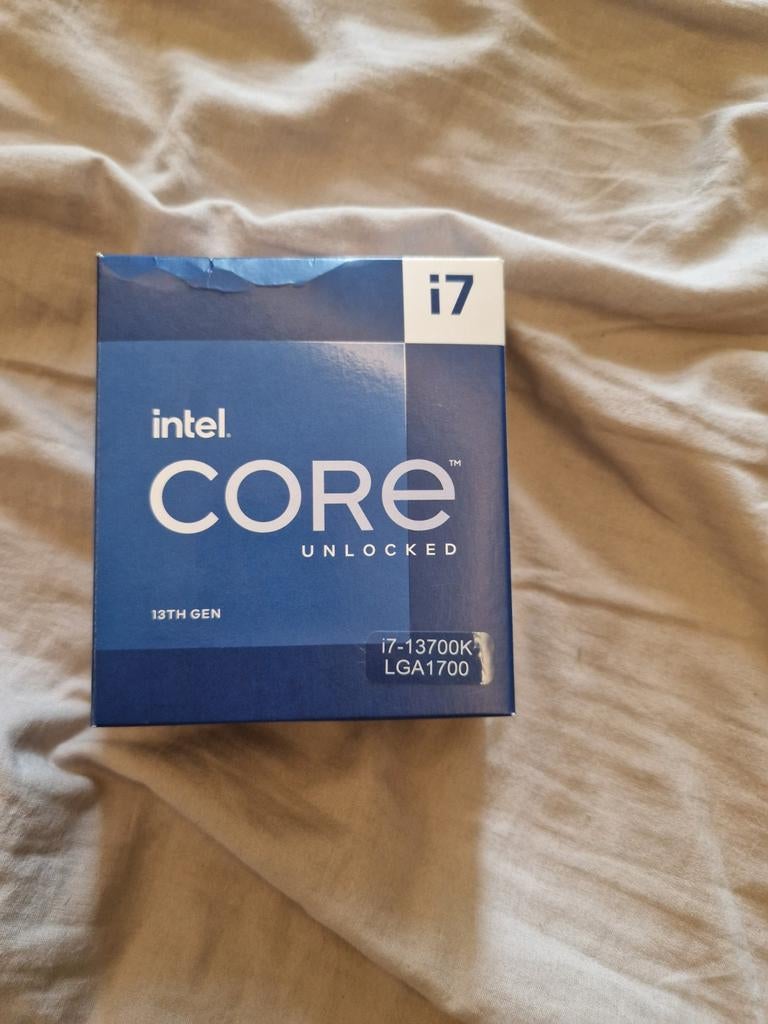 Leeg Intel Core i7-13700K doosje, Computers en Software, Processors, Ophalen of Verzenden, Gebruikt, Intel Core i7-13700K, LGA1700