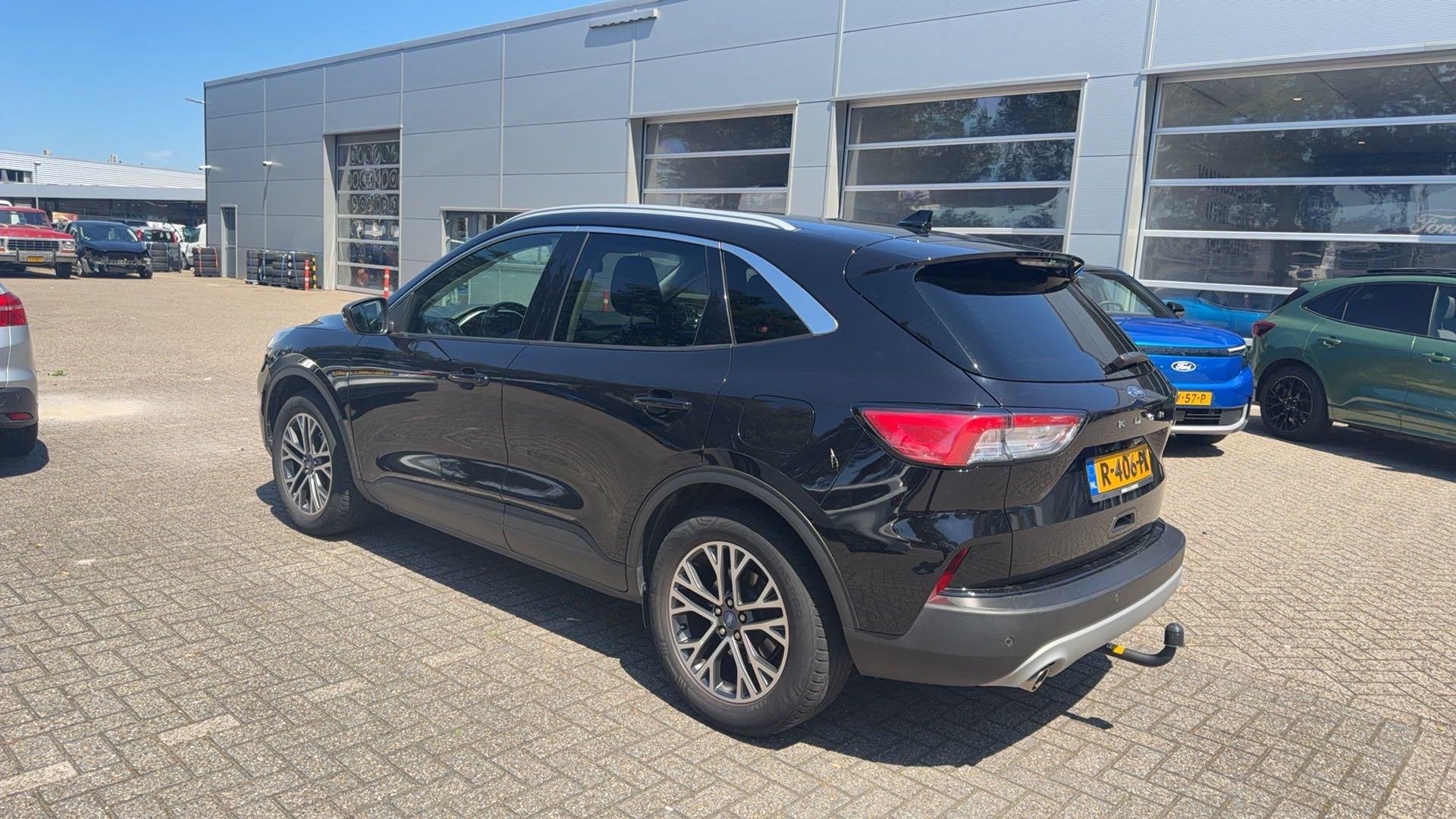 Ford Kuga 1.5 EcoBoost Titanium Trekhaak afneembaar 1800Kg T, Auto's, 12 maanden, Euro 6, Zwart, Bedrijf