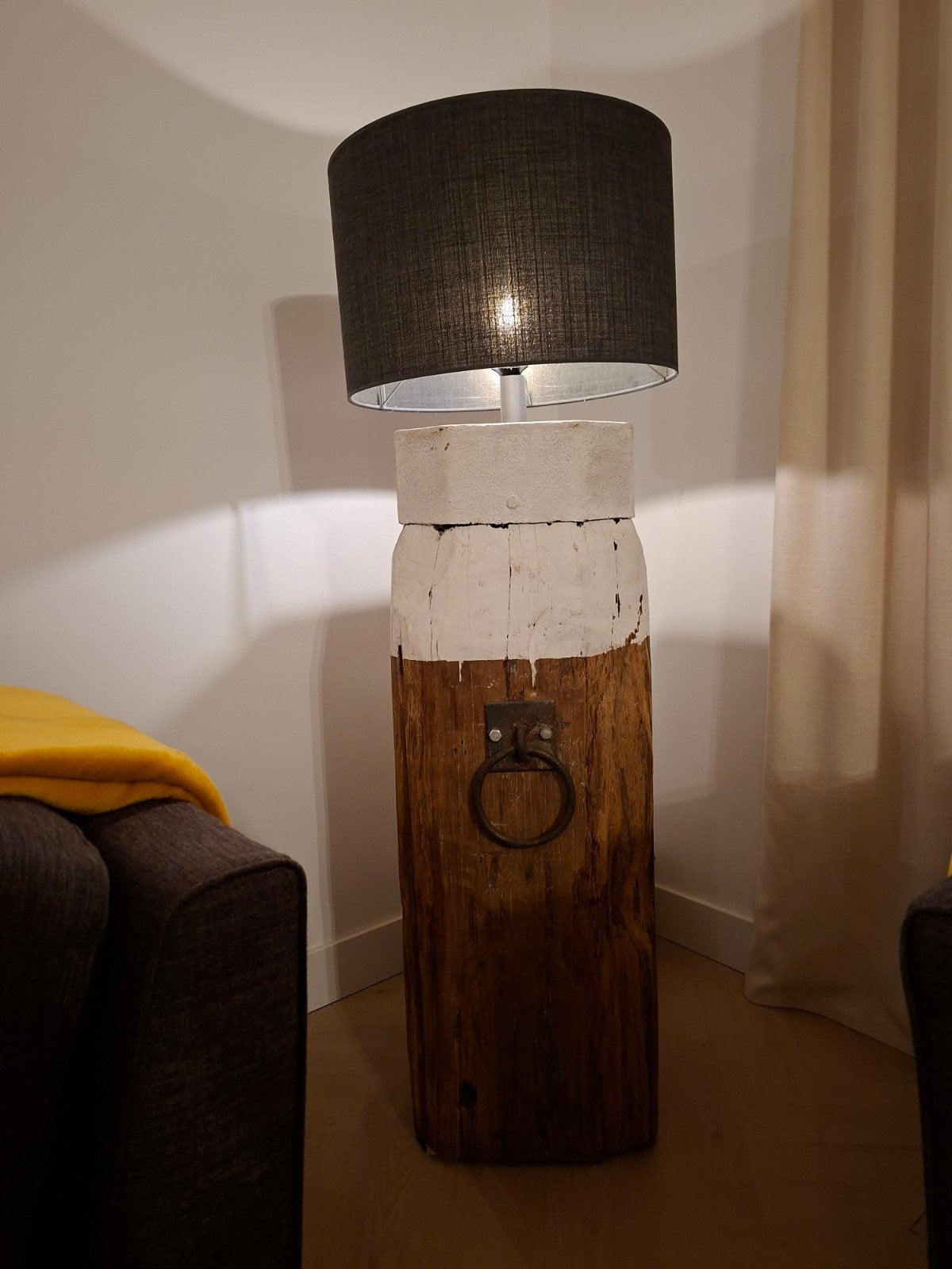 Unieke houten vloerlamp, gemaakt van een meerpaal, Ophalen, Hout, Industrieel, Landelijk, Modern, E27 (groot)